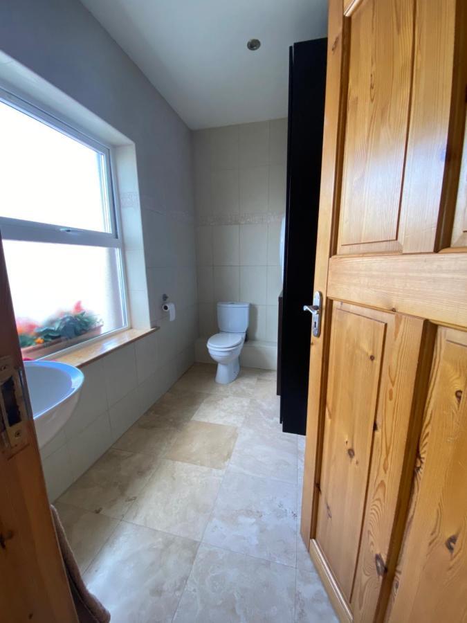 Town Villa With Charming Garden, Bbq Area & Sleeps 6 Cashel  Exterior photo